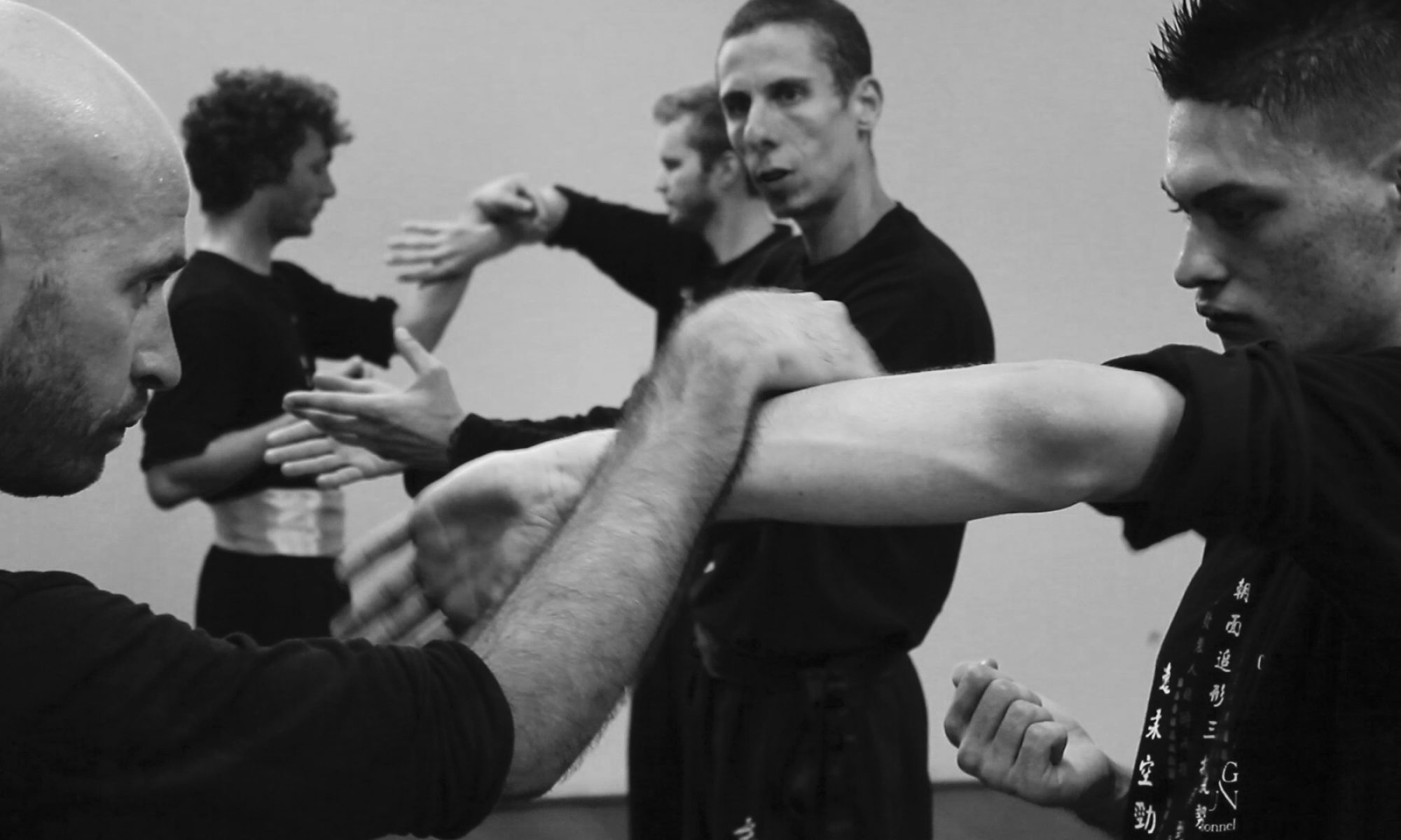 Cours de Wing Chun Bao à Bordeaux, travail guidé avec l’élève