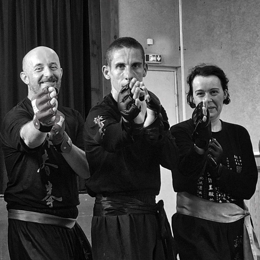 Groupe de trois pratiquants Wing Chun Bordeaux